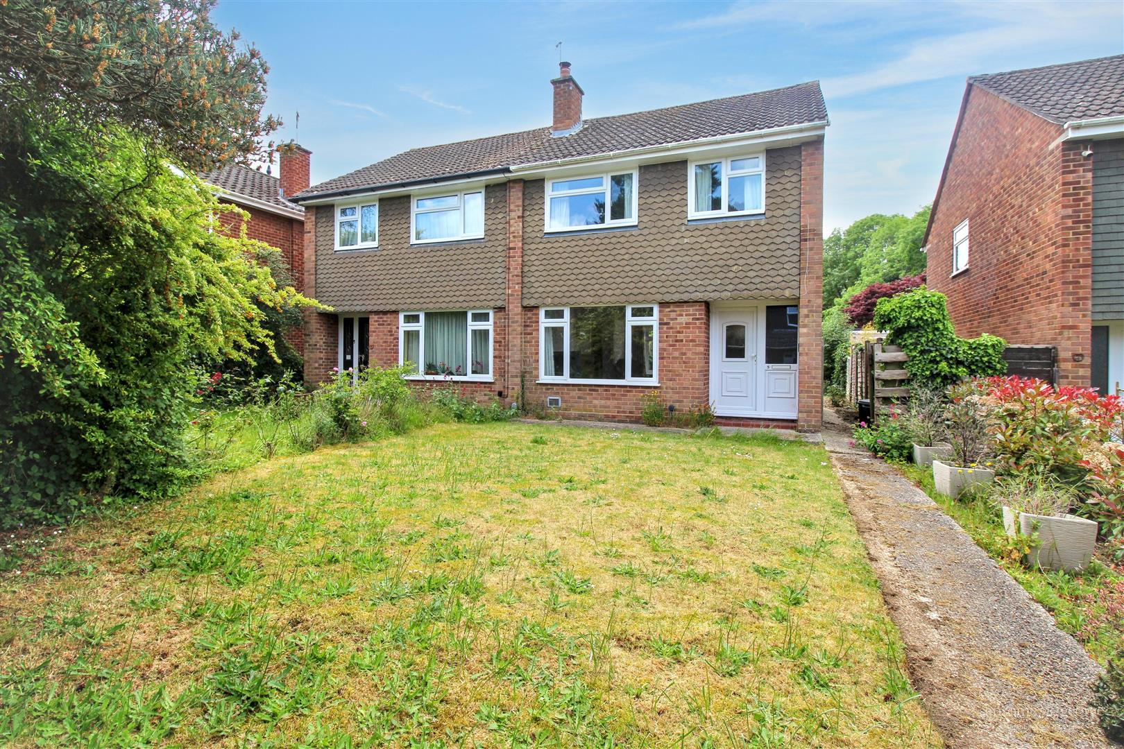 3 bed property in Rutherford Walk, Reading